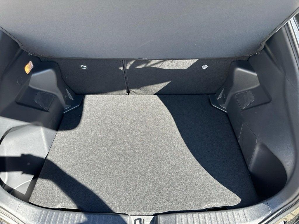 Foto 1 - Yaris Cross Hybrid 130 1.5 VVT-i Teamplayer (XPB1), Mysticschwarz Mica