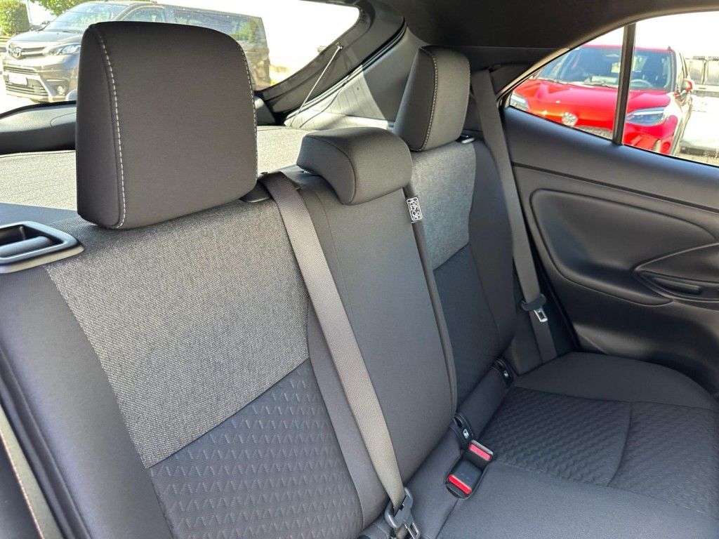 Foto 1 - Yaris Cross Hybrid 130 1.5 VVT-i Teamplayer (XPB1), Mysticschwarz Mica